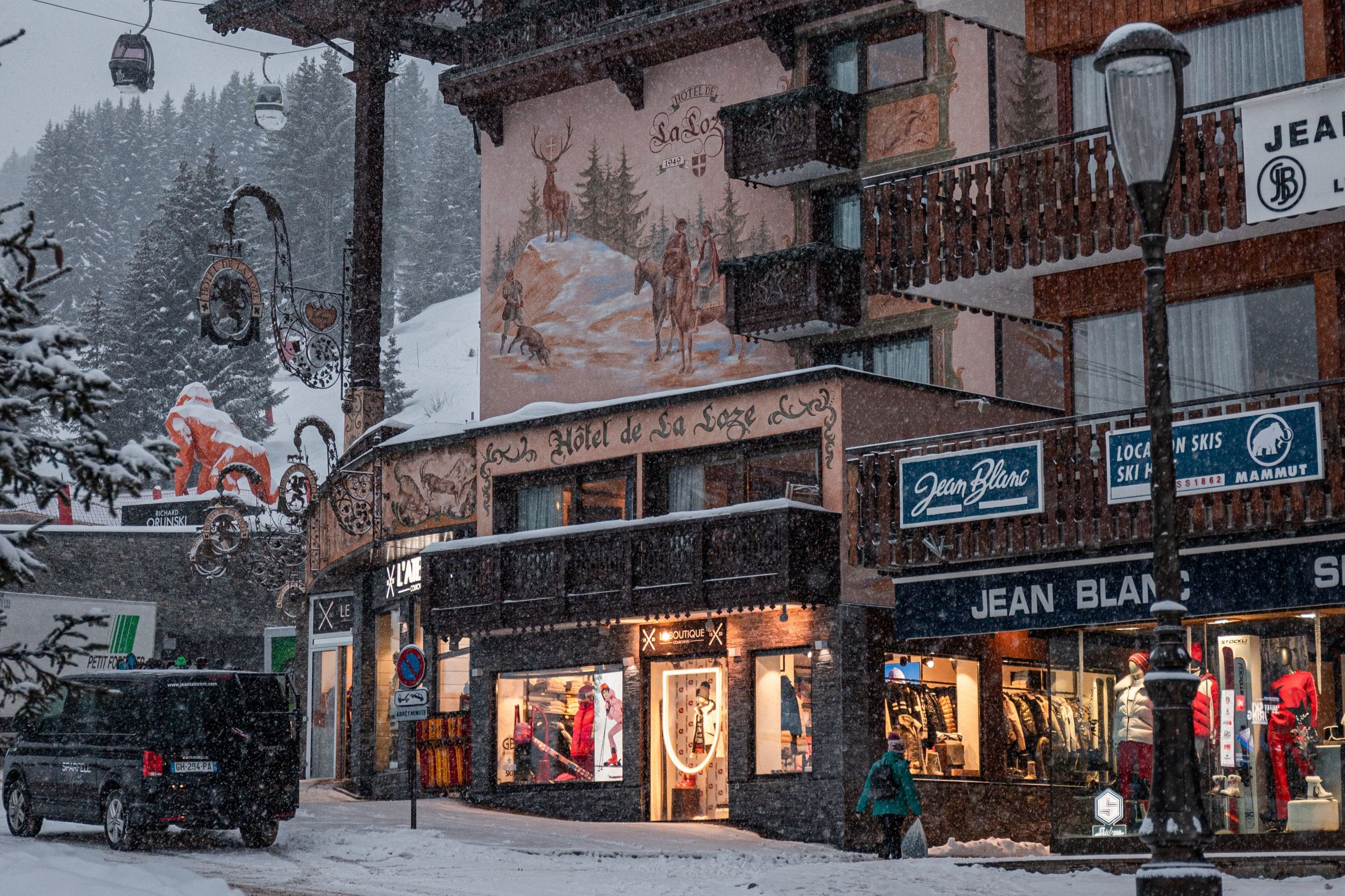 Skiing in Courchevel